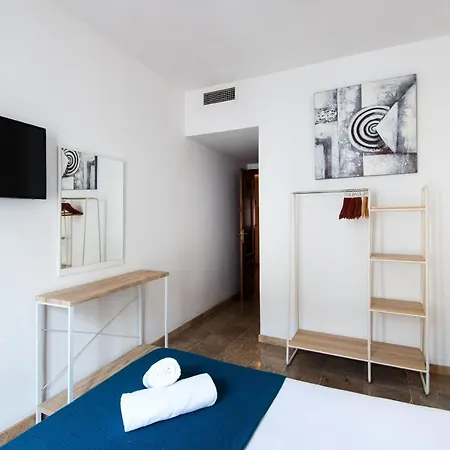 Center 2bed 2b Aircon Wif And Parking Free Apartment