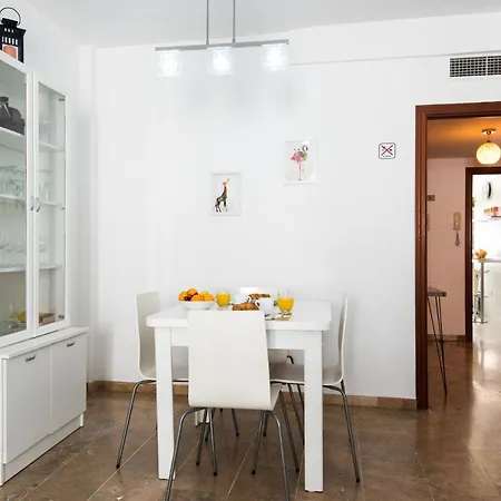 Apartment Center 2bed 2b Aircon Wif And Parking Free *