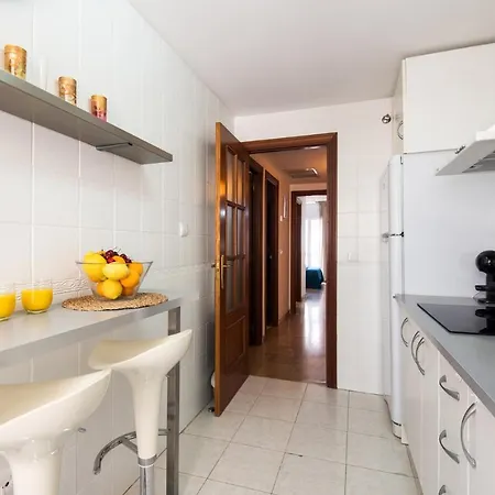 Center 2bed 2b Aircon Wif And Parking Free