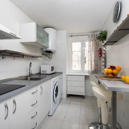 Center 2bed 2b Aircon Wif And Parking Free